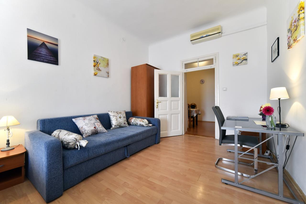 Apartment Tesla Загреб Экстерьер фото