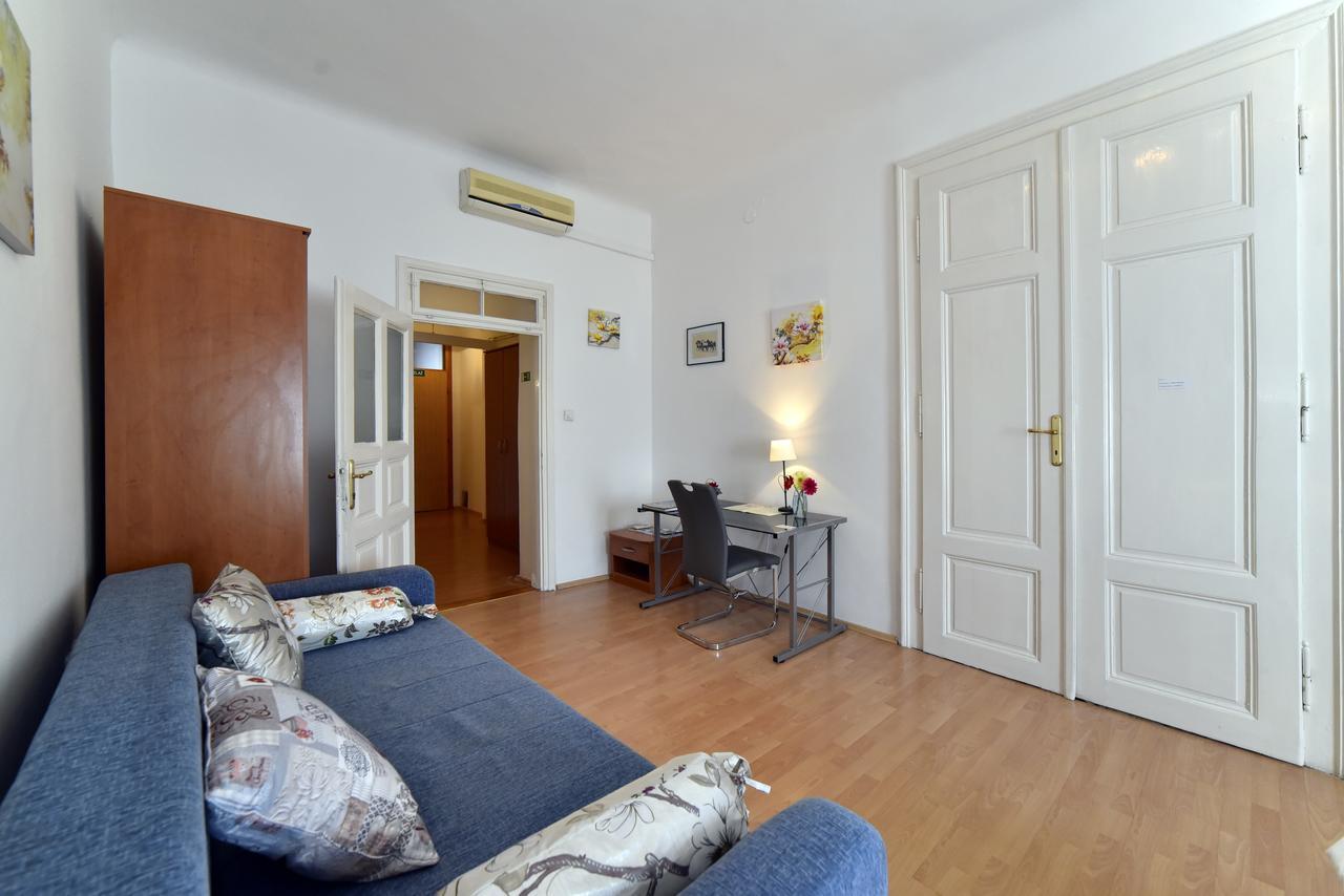 Apartment Tesla Загреб Экстерьер фото