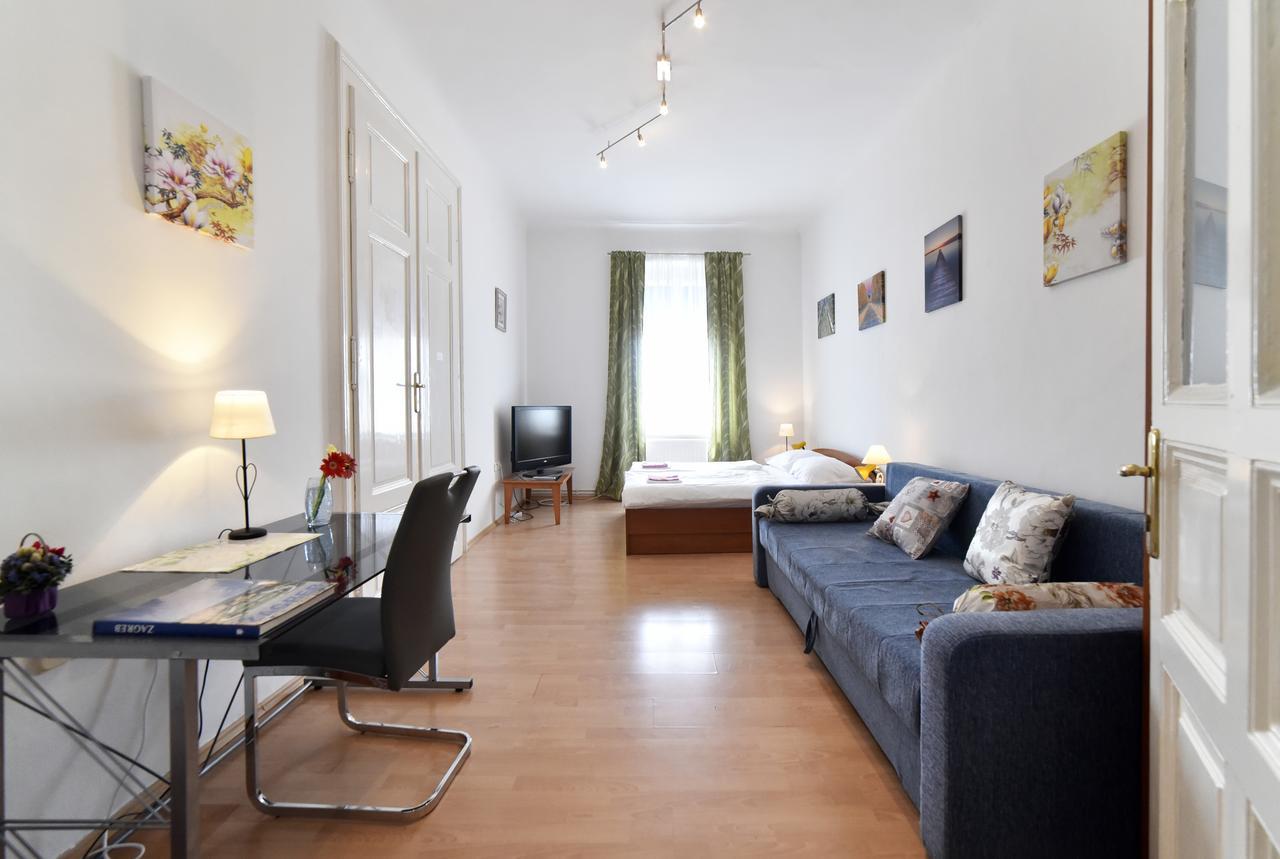 Apartment Tesla Загреб Экстерьер фото