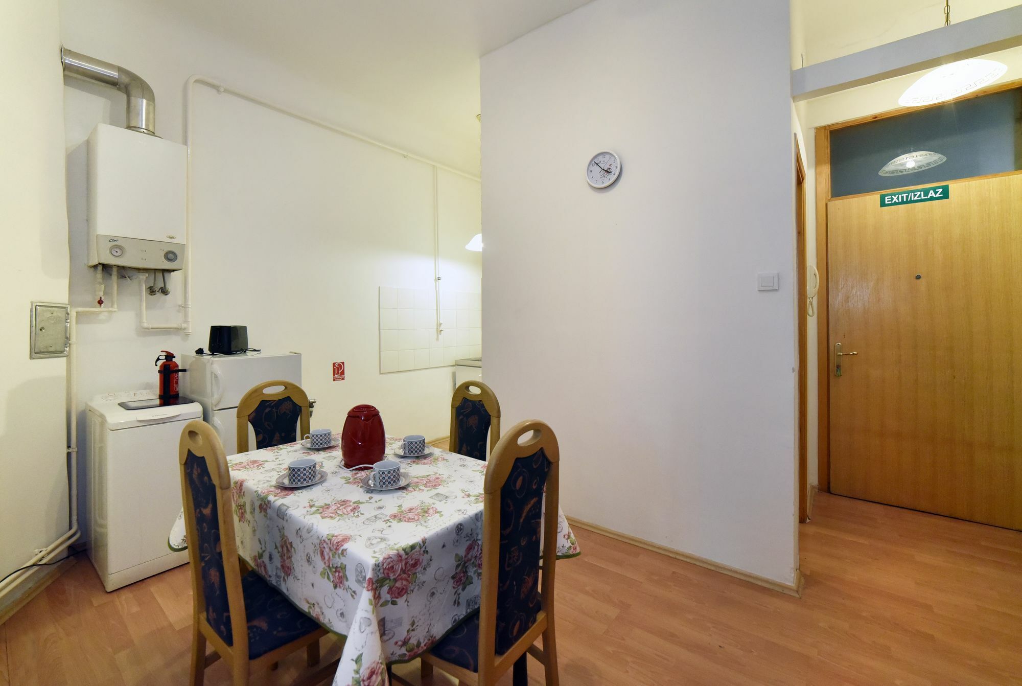Apartment Tesla Загреб Экстерьер фото