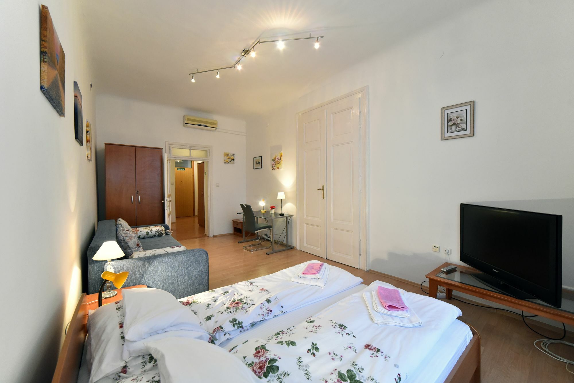Apartment Tesla Загреб Экстерьер фото